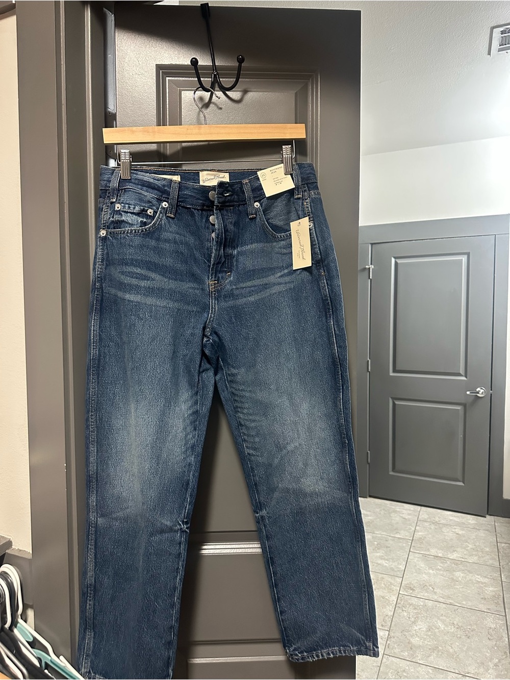 Universal Thread mid rise boyfriend Jean size 2S